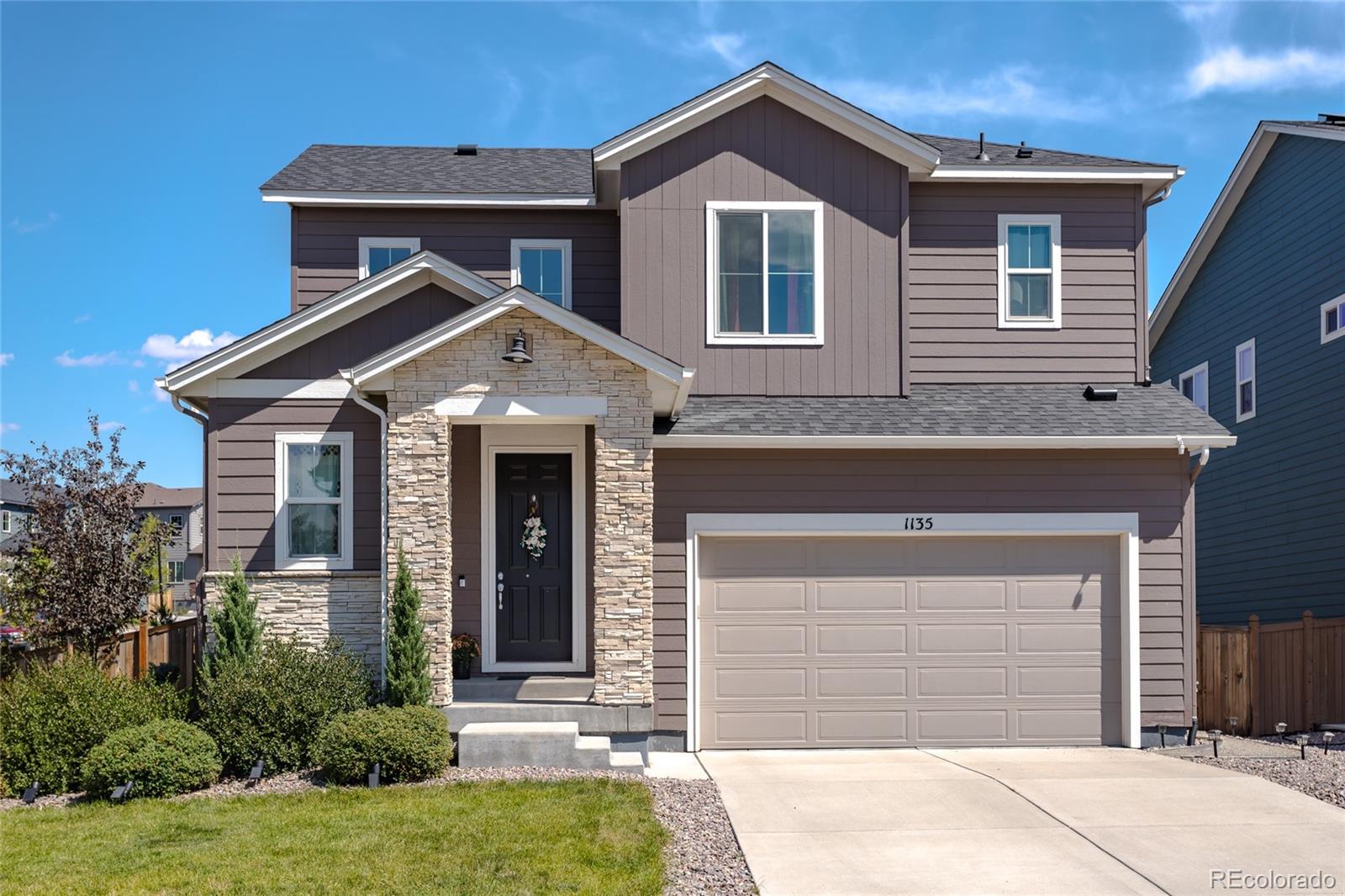 1135  Basalt Ridge Loop, castle rock MLS: 8944394 Beds: 3 Baths: 3 Price: $625,000