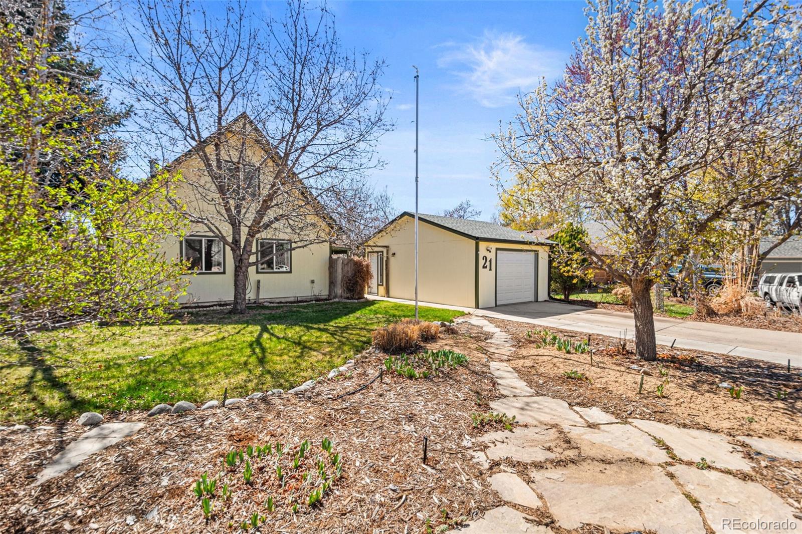 21  Snowmass Place, longmont MLS: 9194697 Beds: 4 Baths: 2 Price: $520,000