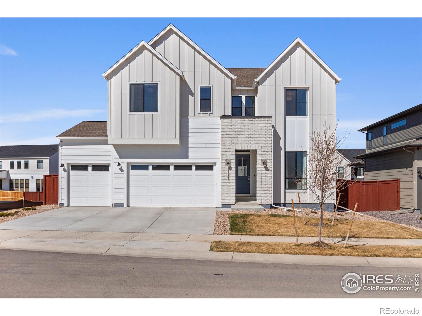 1728  Center Pivot Drive, windsor MLS: 4567891029409 Beds: 5 Baths: 4 Price: $1,100,000