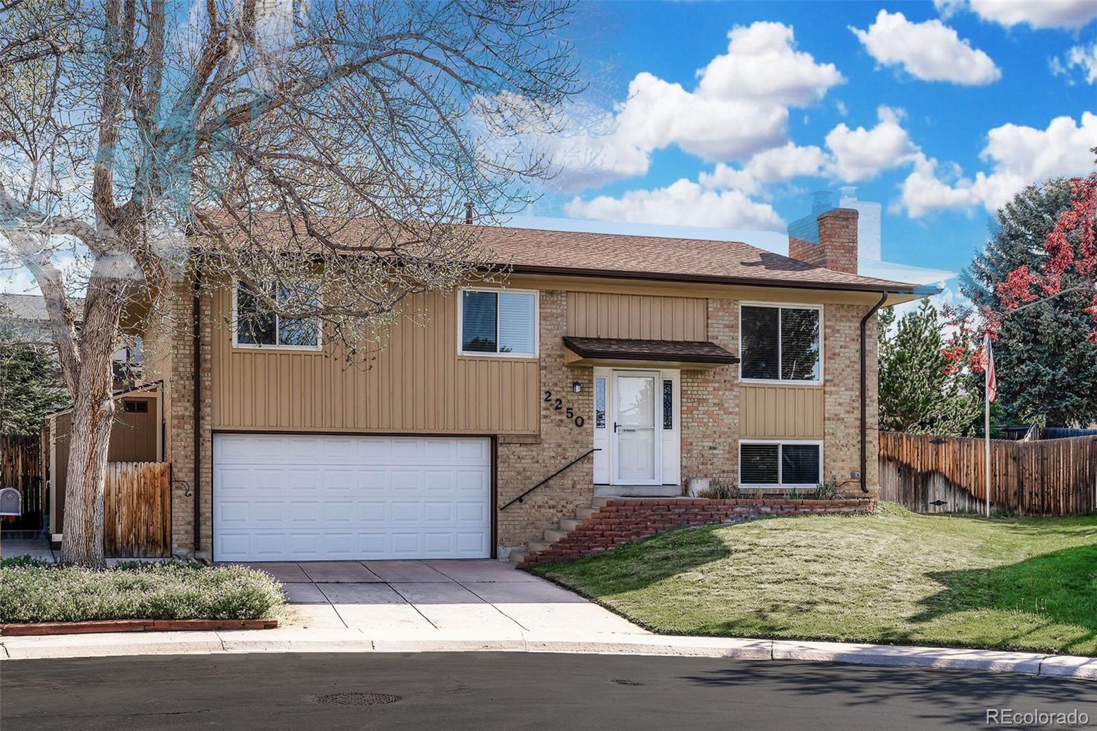 2250 S Zang Court, lakewood MLS: 9753013 Beds: 3 Baths: 3 Price: $669,900