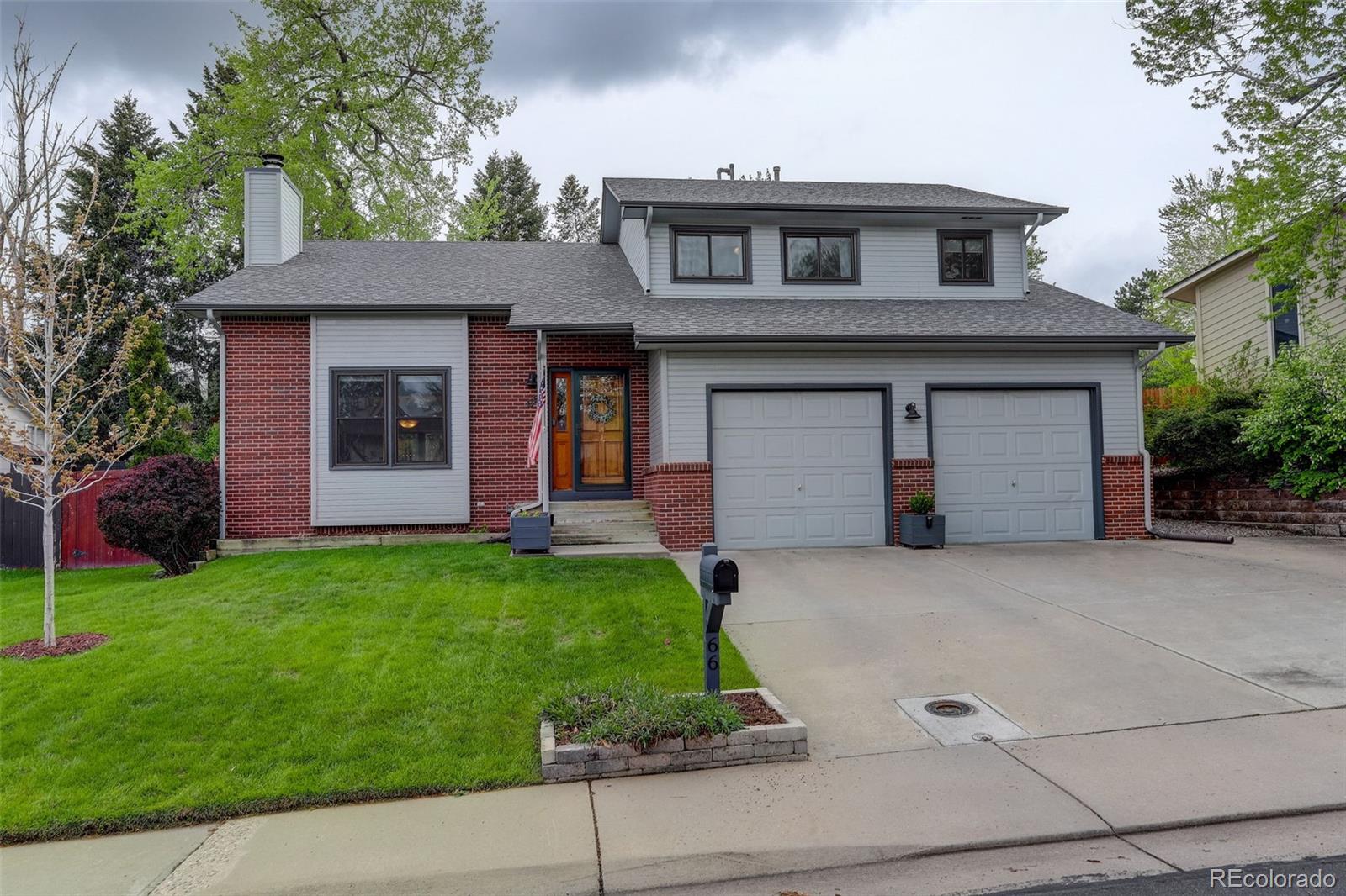 66  Yank Way, lakewood MLS: 3306031 Beds: 4 Baths: 4 Price: $779,000