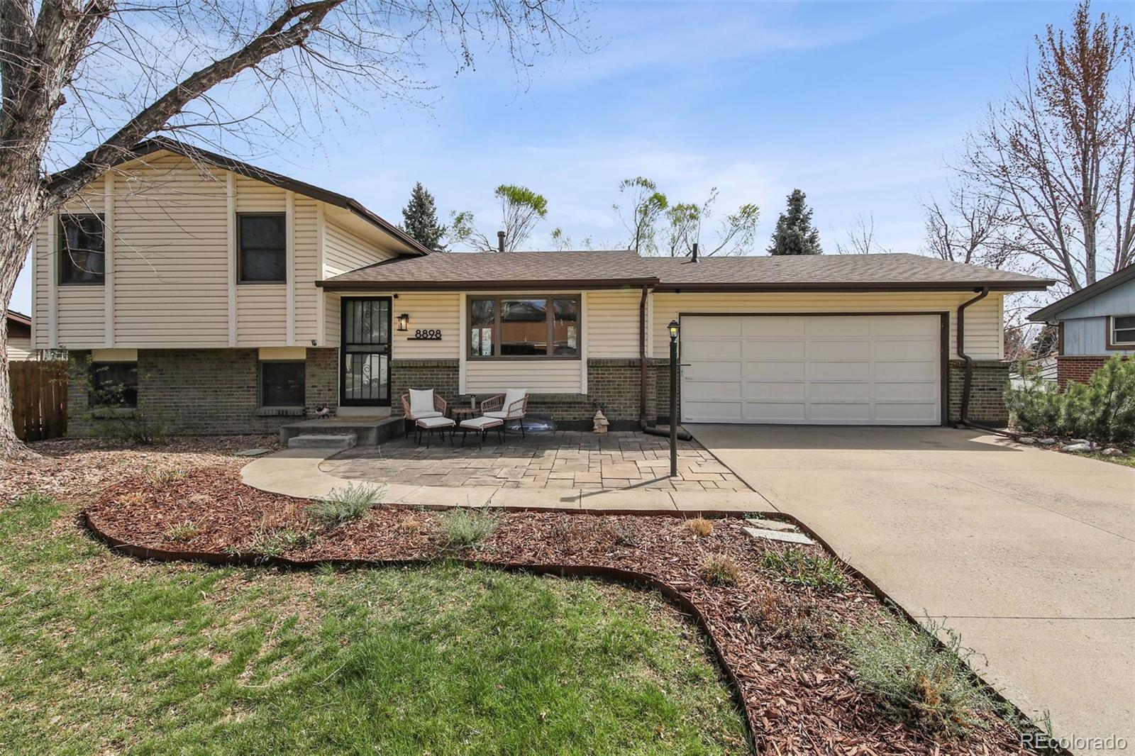 8898 W Harvard Place, lakewood MLS: 9931514 Beds: 3 Baths: 2 Price: $675,000
