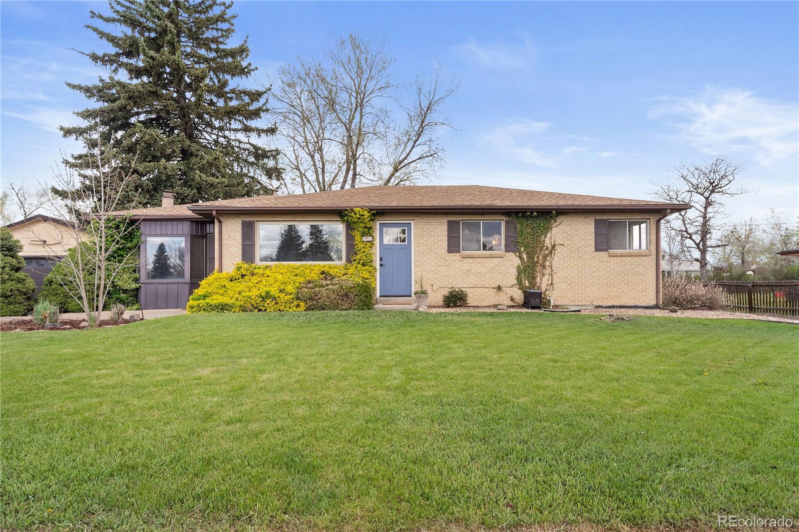 865 S Everett Street, lakewood MLS: 3984262 Beds: 4 Baths: 2 Price: $720,000