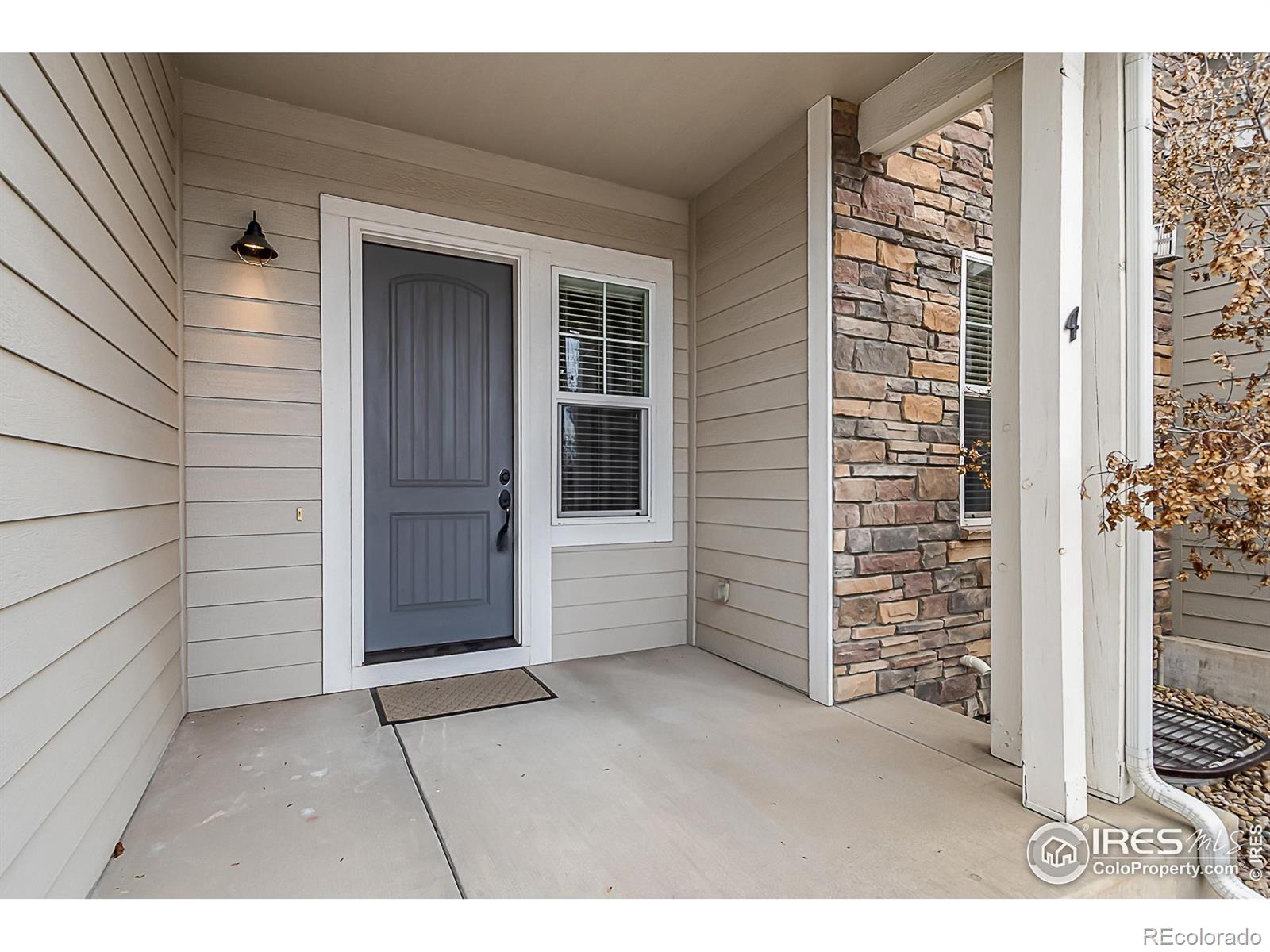 2167  Montauk Lane, windsor MLS: 4567891030745 Beds: 2 Baths: 3 Price: $425,000