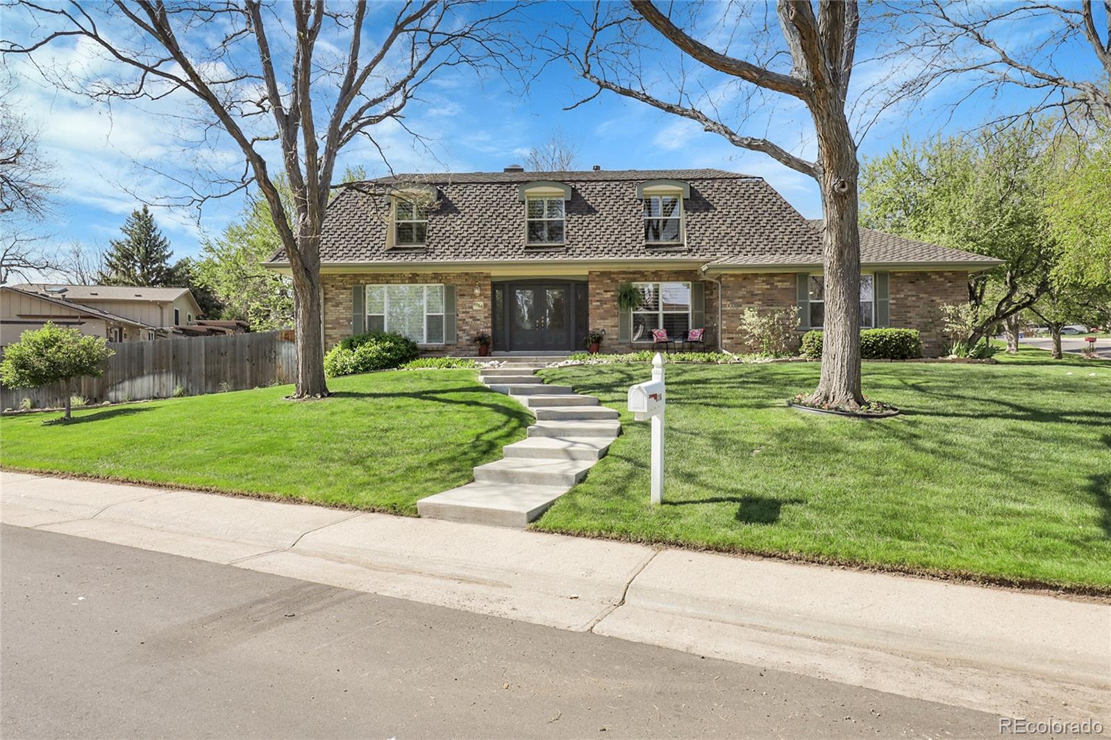 6116 W Frost Drive, littleton MLS: 9392399 Beds: 4 Baths: 3 Price: $925,000