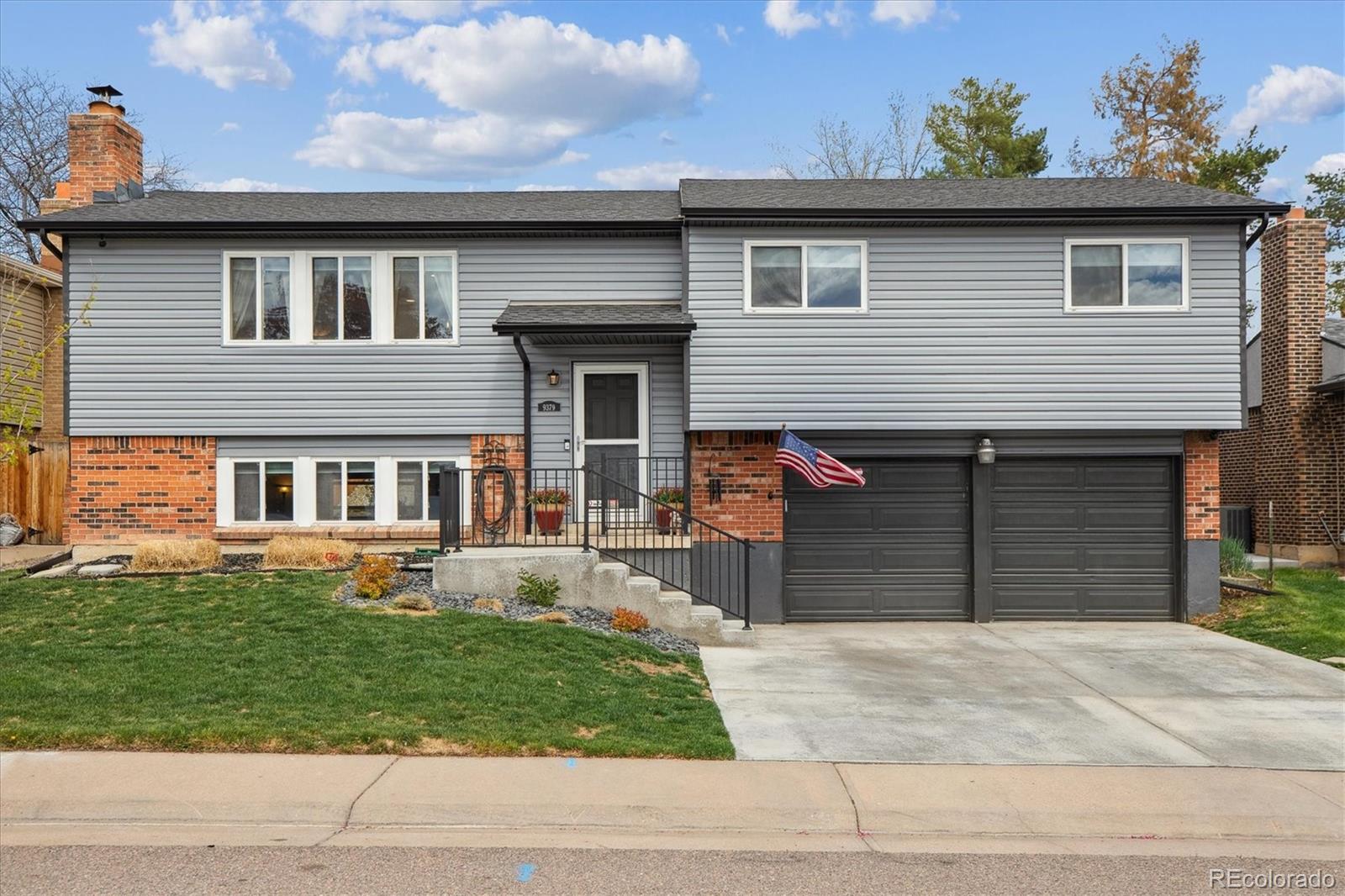 9379 W Burgundy Avenue, littleton MLS: 1620686 Beds: 3 Baths: 3 Price: $625,000