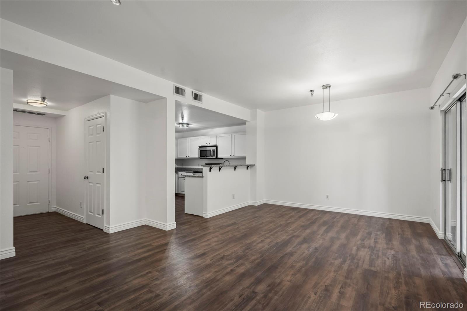 2575 S Syracuse Way H206, Denver  MLS: 2974980 Beds: 2 Baths: 2 Price: $300,000
