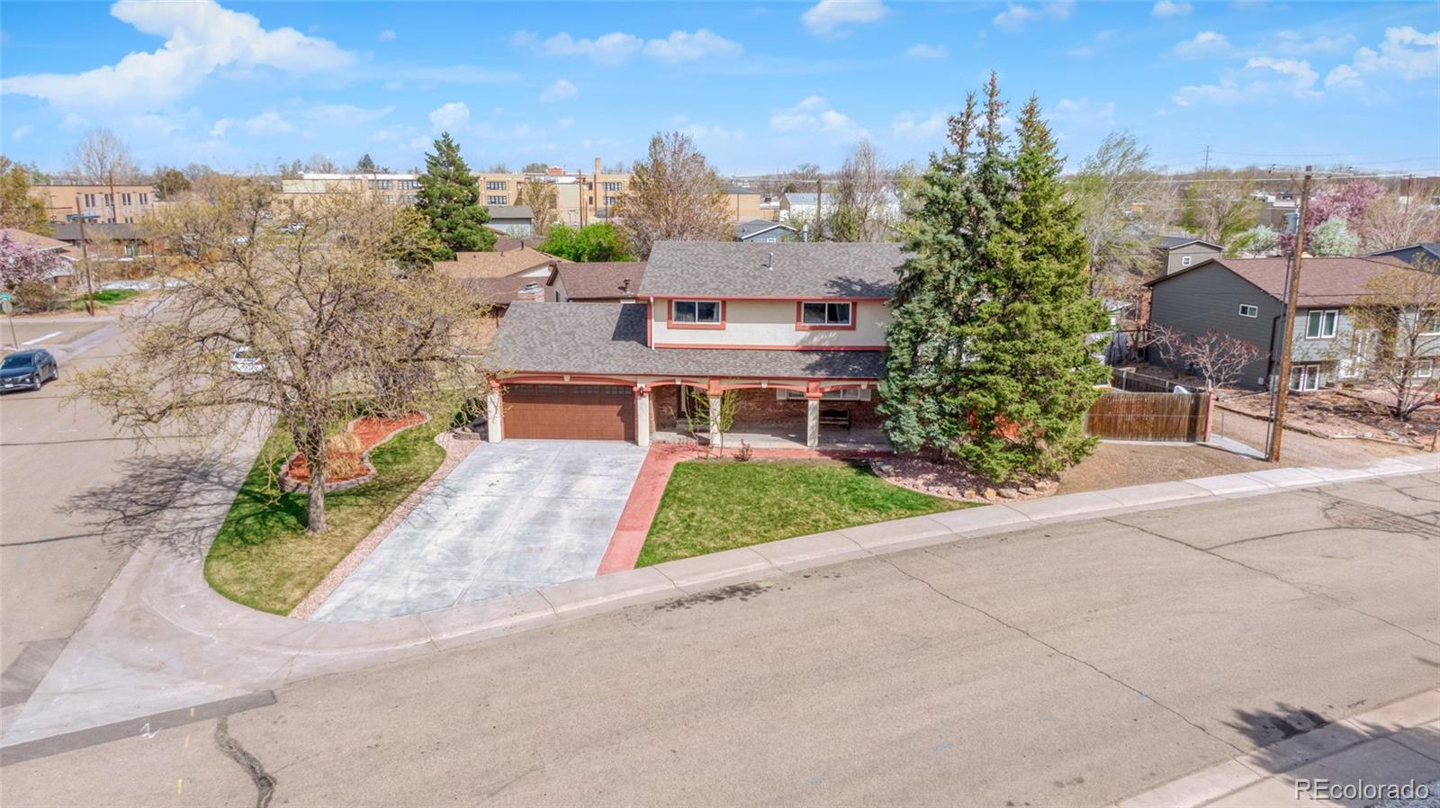 140  Lane Court, fort lupton MLS: 8246659 Beds: 5 Baths: 4 Price: $499,900