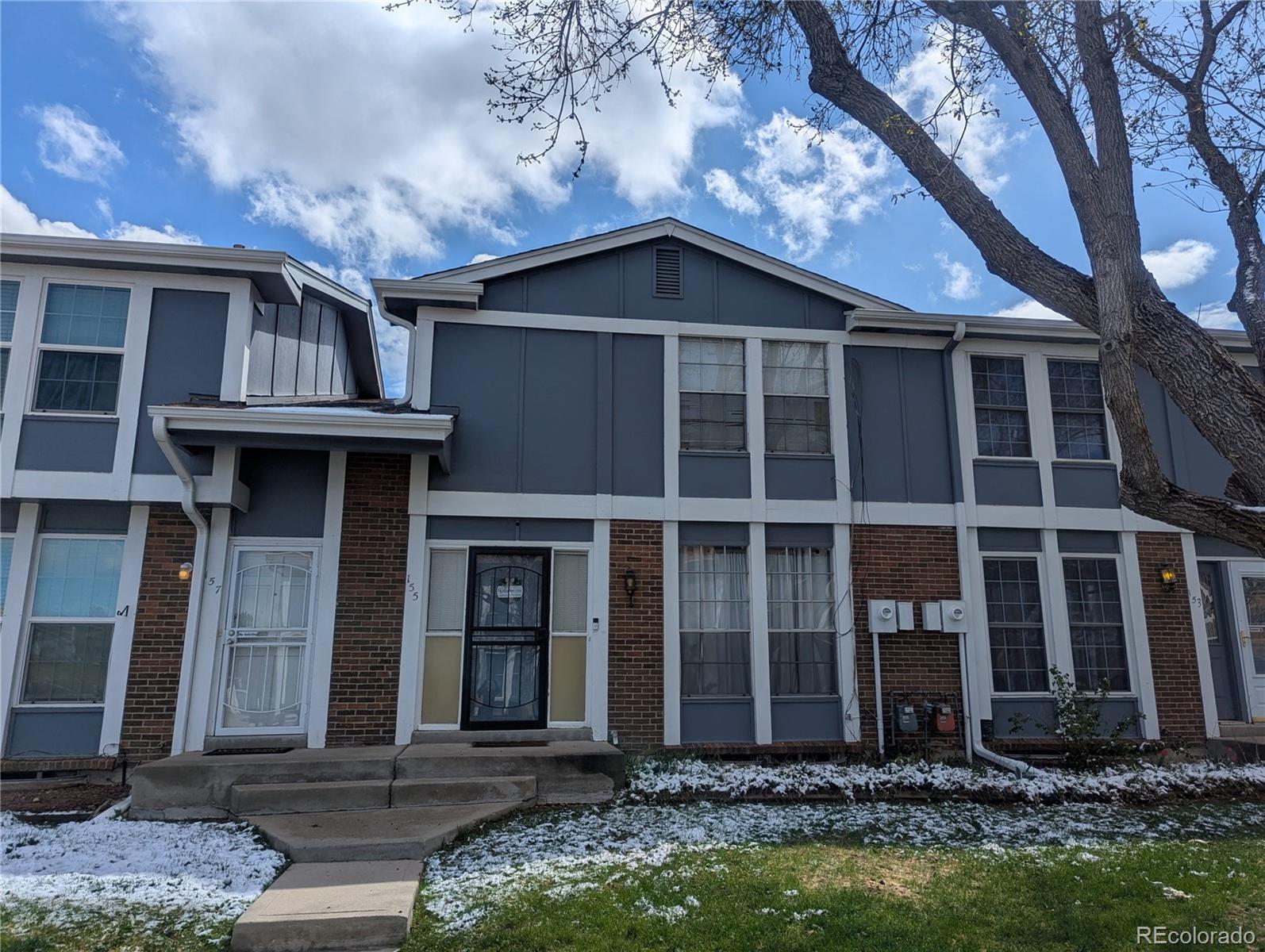 155  Paris Circle, aurora MLS: 2083883 Beds: 3 Baths: 3 Price: $350,000