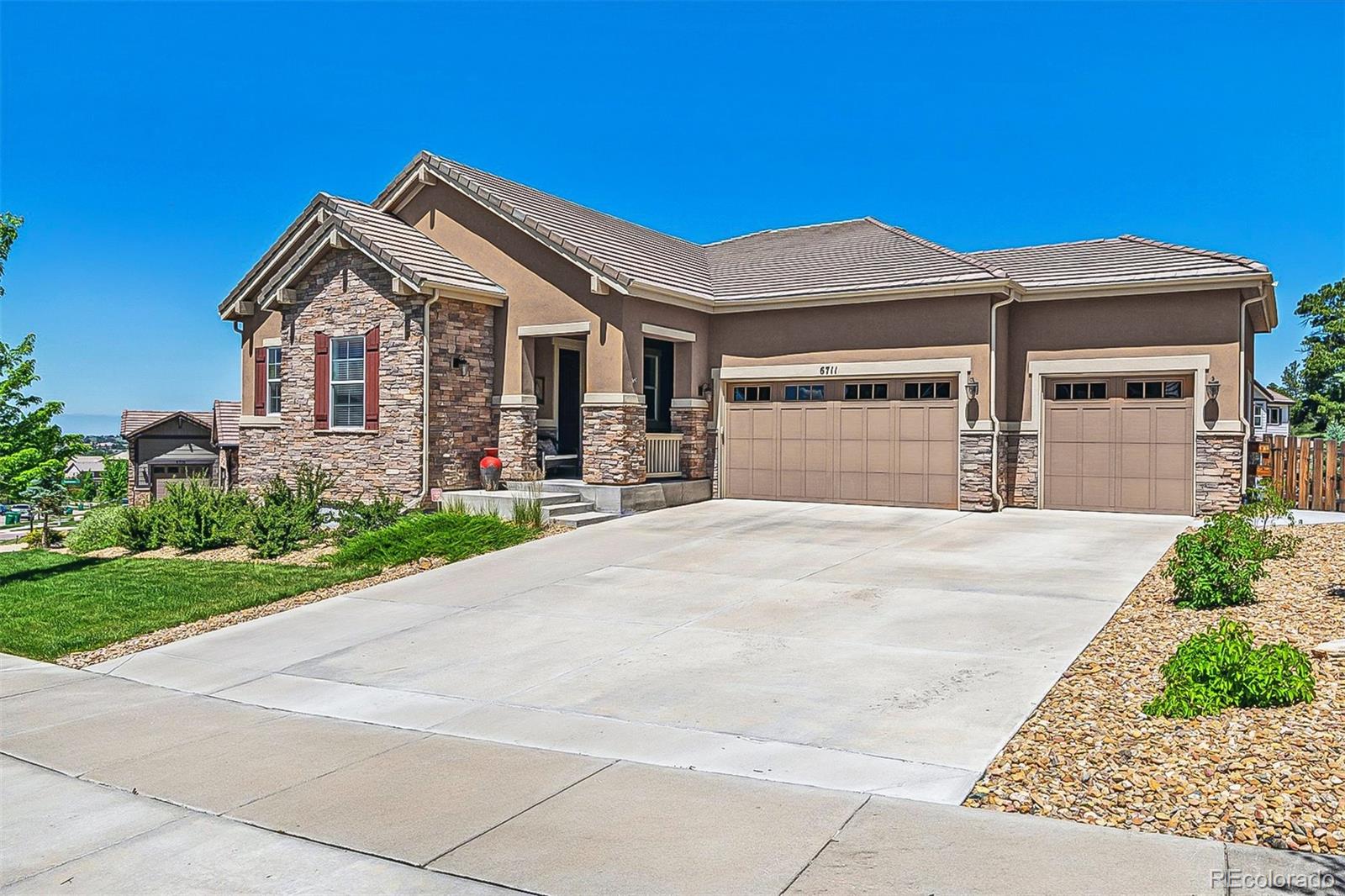 6711 S Catawba Way, aurora MLS: 2566866 Beds: 5 Baths: 4 Price: $1,125,000