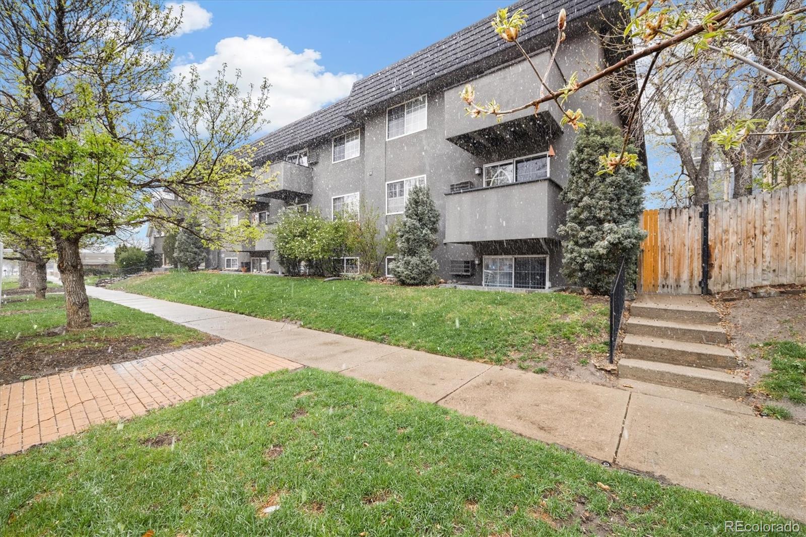 1410  York Street 17, Denver  MLS: 4021828 Beds: 2 Baths: 1 Price: $260,000
