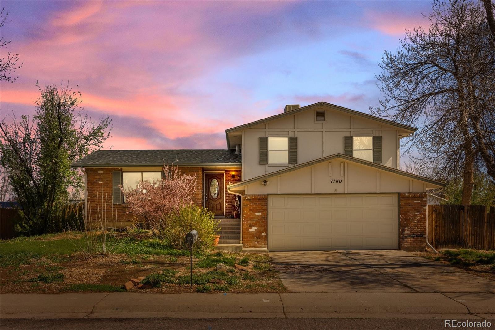 7140 S Reed Court, littleton MLS: 5616618 Beds: 3 Baths: 3 Price: $590,000