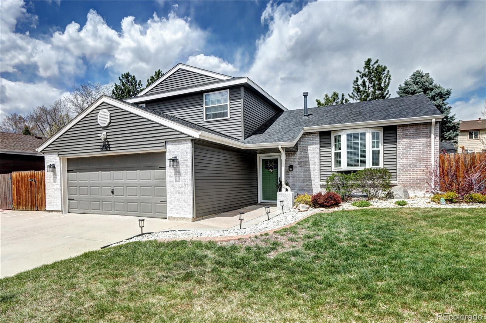 8581 W Hinsdale Place, littleton MLS: 1695163 Beds: 3 Baths: 2 Price: $660,000