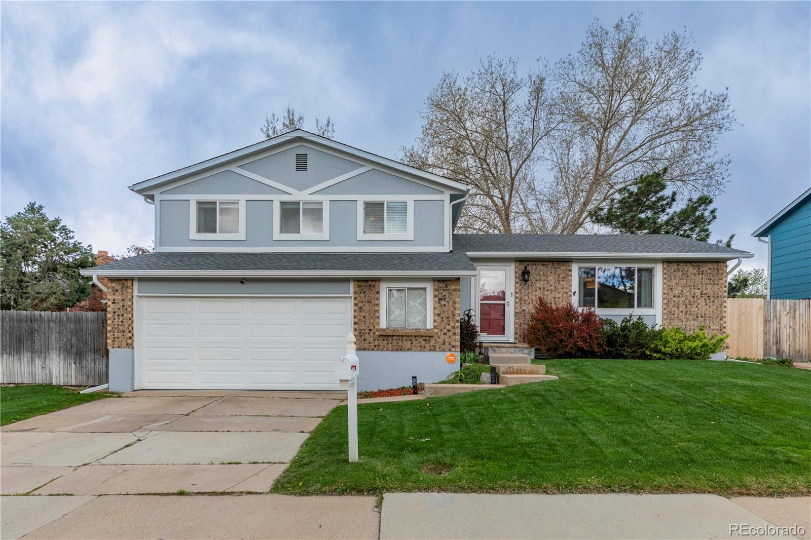 9340 W Burgundy Avenue, littleton MLS: 5537516 Beds: 3 Baths: 3 Price: $605,000
