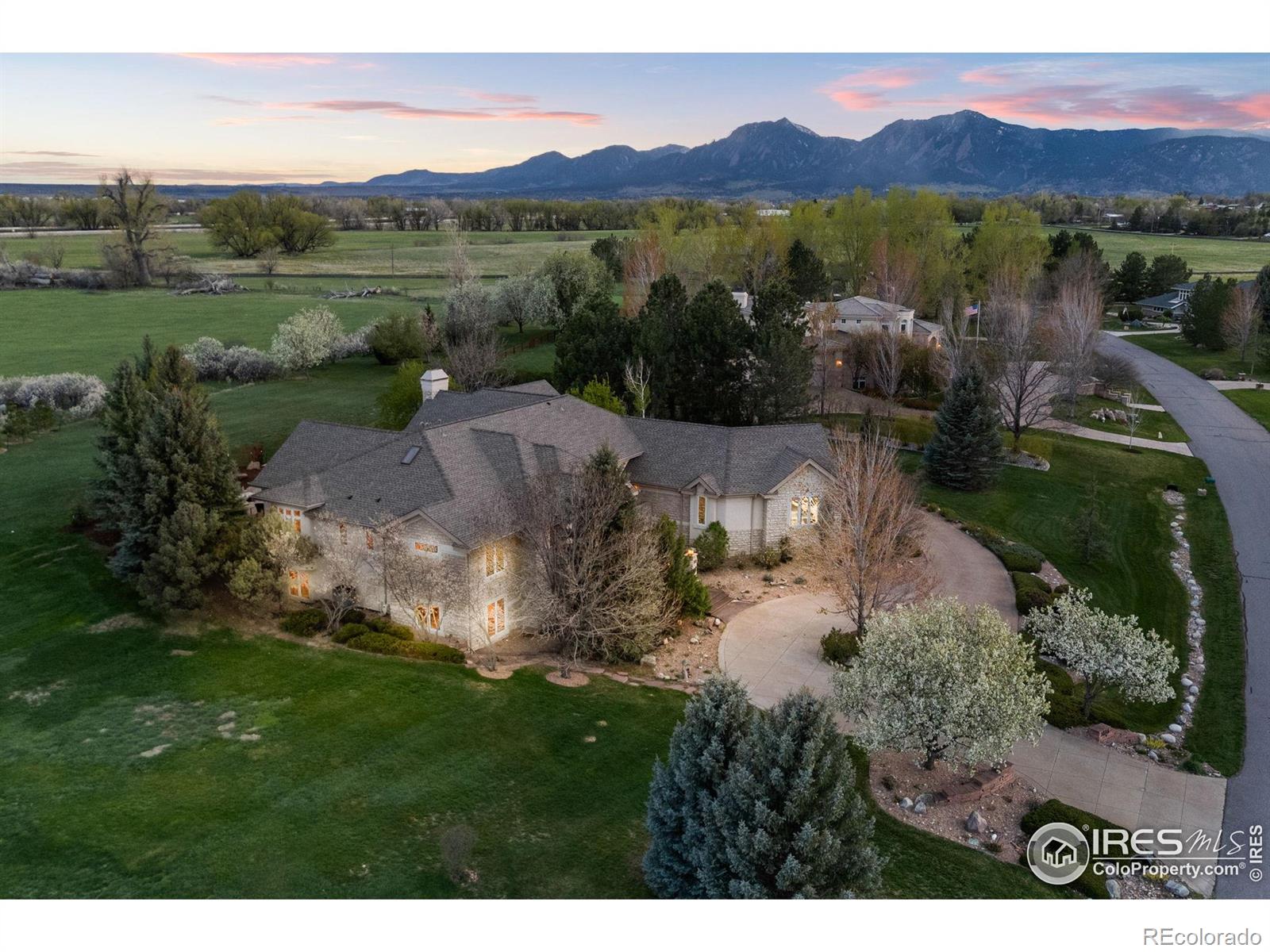 5288  Waterstone Drive, boulder MLS: 4567891031951 Beds: 5 Baths: 6 Price: $3,680,000