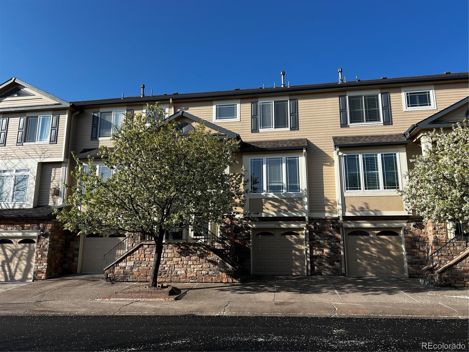 11328 W Radcliffe Drive , Littleton  MLS: 9401537 Beds: 2 Baths: 3 Price: $570,000
