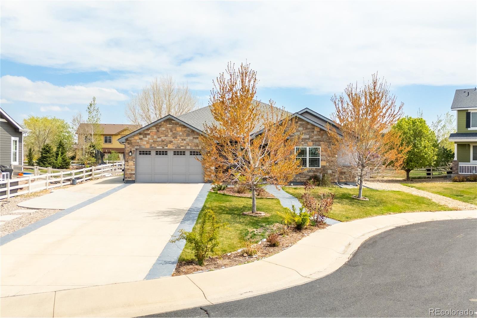 9060  Ferncrest Street, firestone MLS: 8551210 Beds: 3 Baths: 4 Price: $800,000