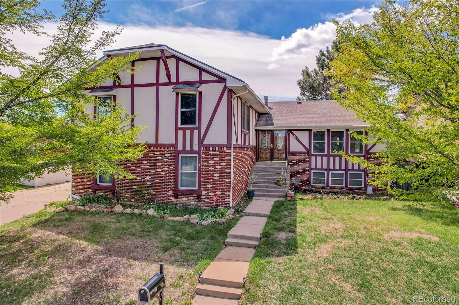 12341 E Cedar Circle, aurora MLS: 5039359 Beds: 5 Baths: 3 Price: $569,000