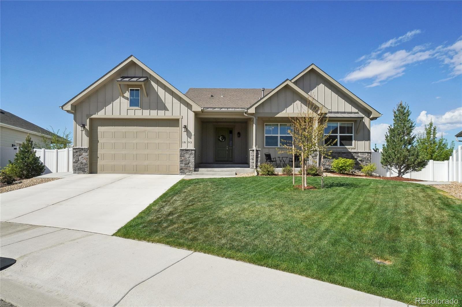 1893  Holloway Drive, windsor MLS: 4330456 Beds: 5 Baths: 3 Price: $875,000