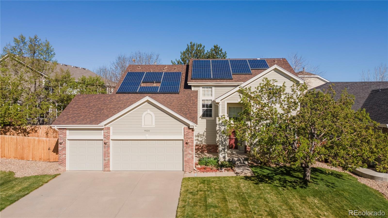 9525 W Victoria Drive, littleton MLS: 2001180 Beds: 4 Baths: 3 Price: $824,900