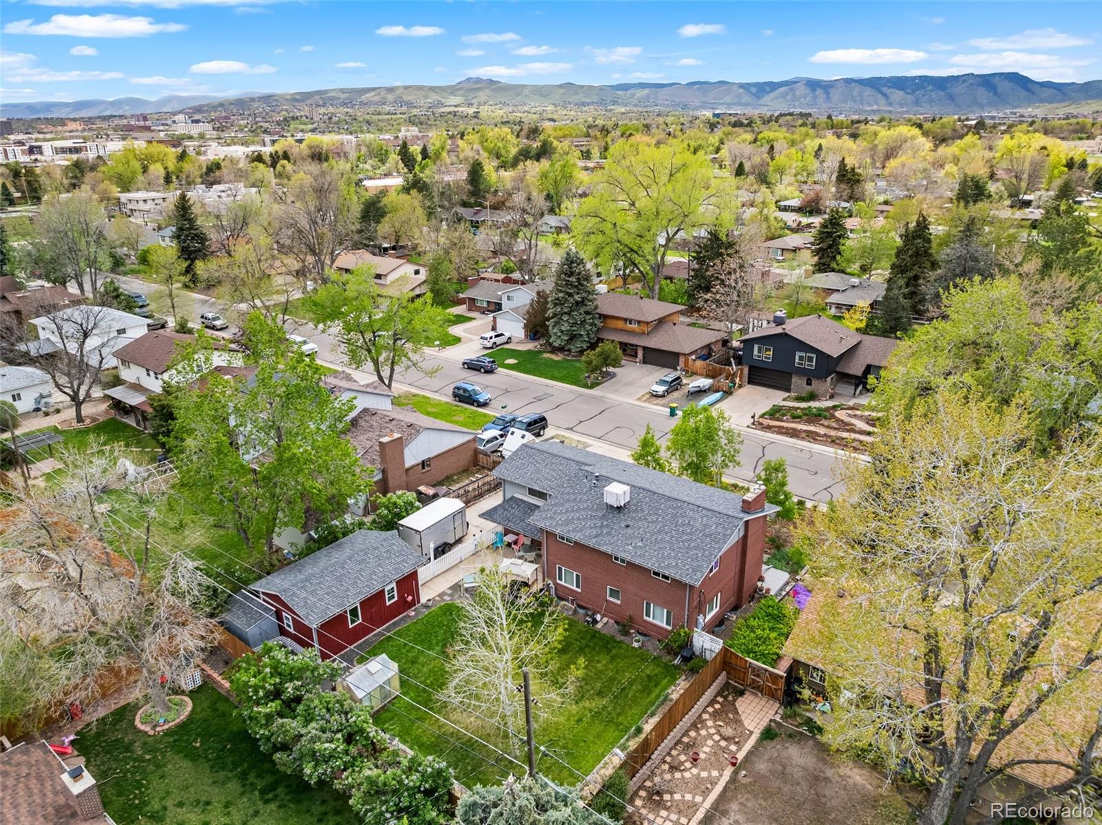 2210  Miller Street, lakewood MLS: 8412562 Beds: 4 Baths: 4 Price: $945,000