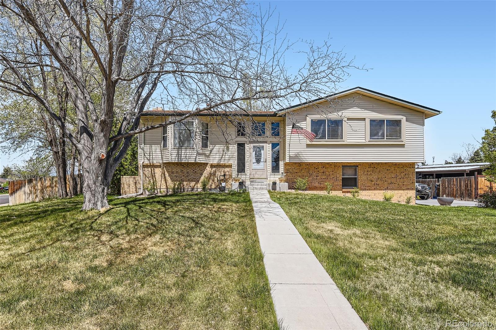 6477 W Clifton Place, littleton MLS: 3441592 Beds: 4 Baths: 3 Price: $600,000