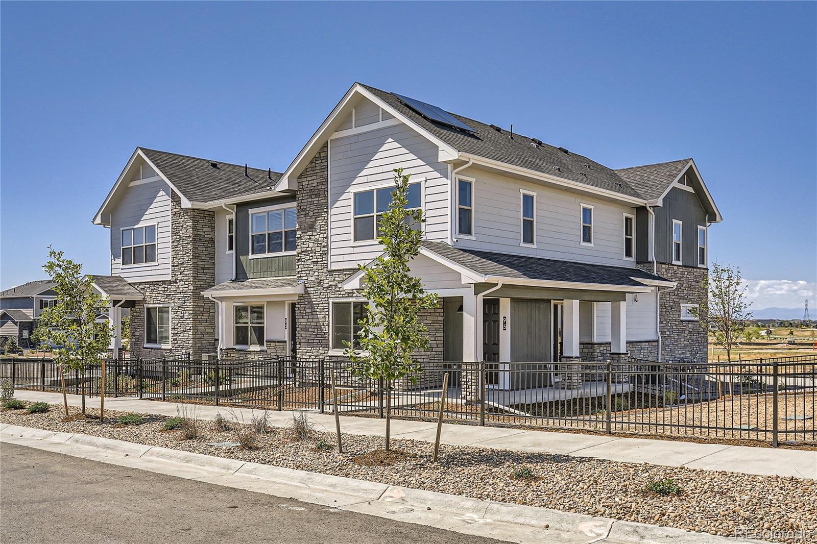 95 N Vandriver Place, aurora MLS: 8303764 Beds: 3 Baths: 3 Price: $459,000