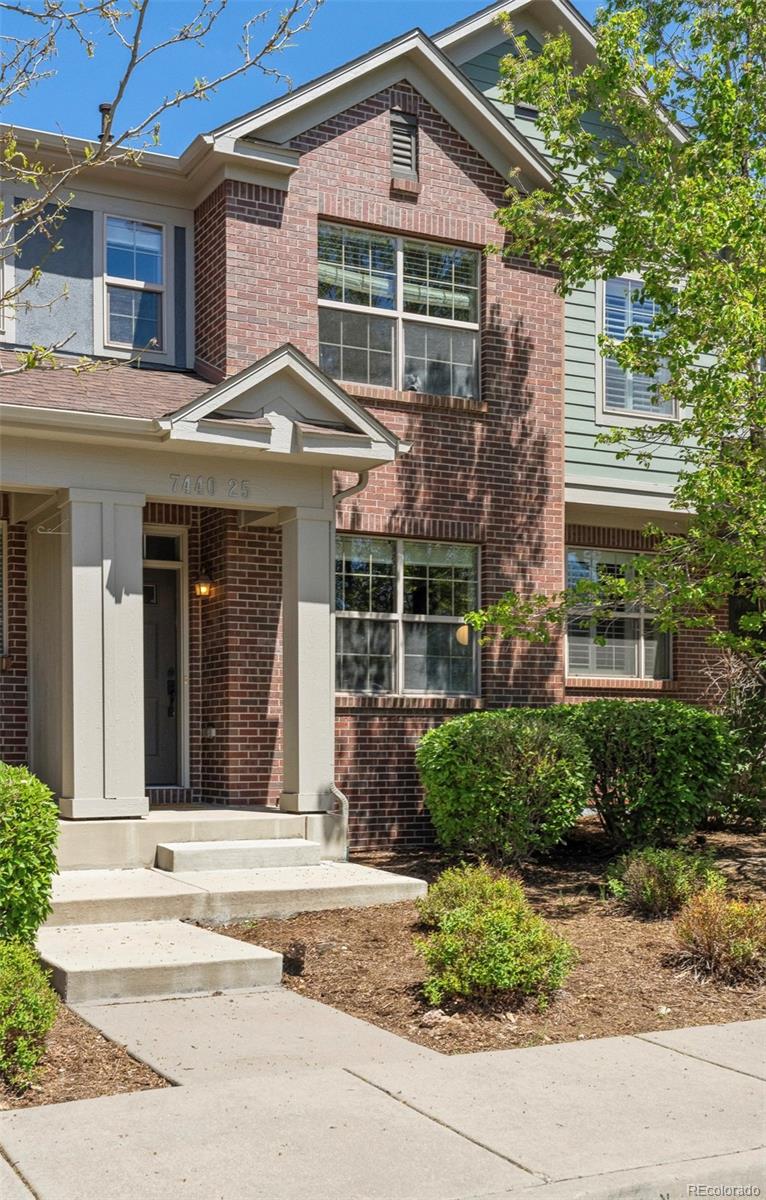 7440 E 8th Avenue 25, Denver  MLS: 4417189 Beds: 2 Baths: 3 Price: $485,000