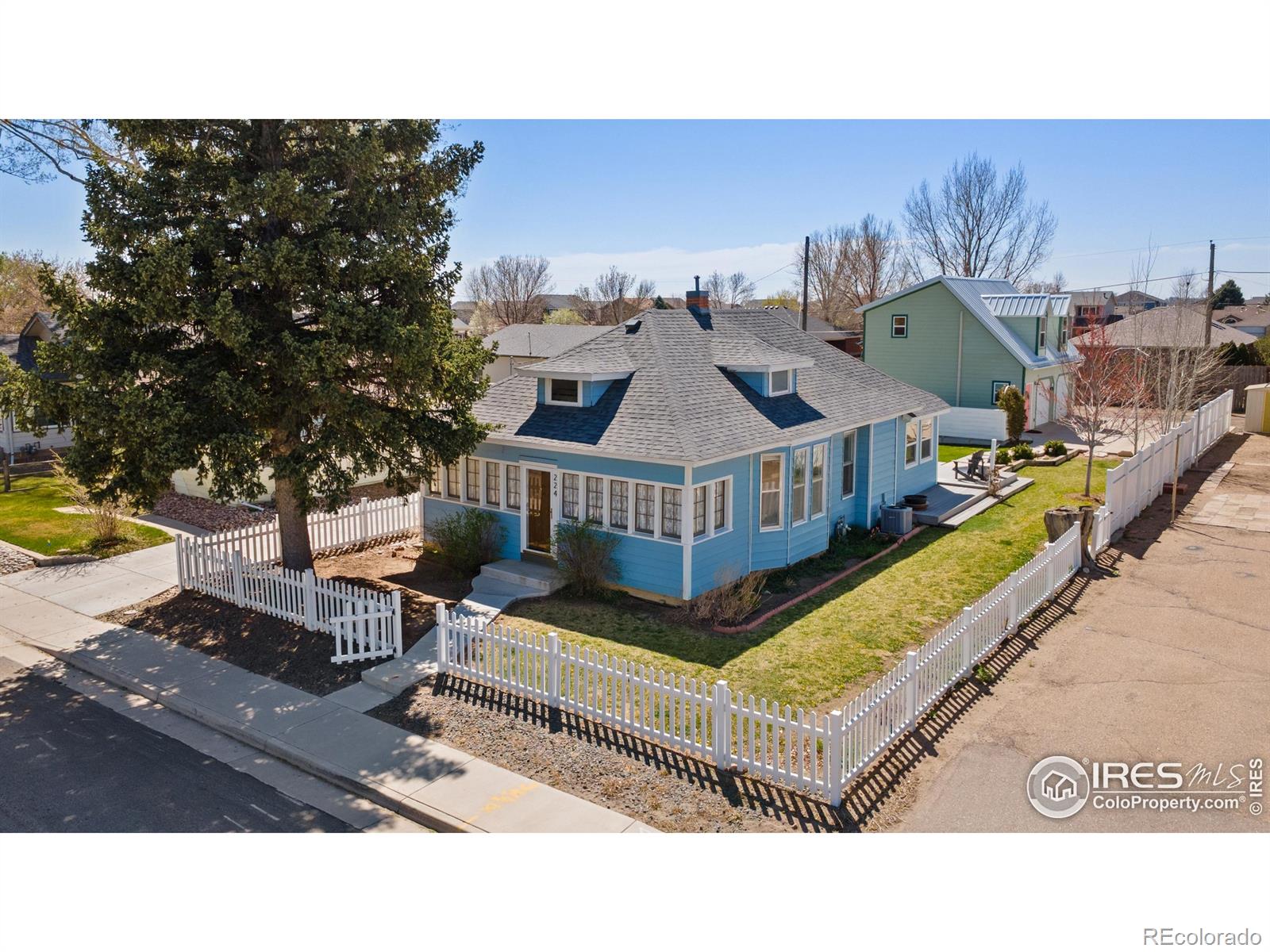224  4th Avenue, severance MLS: 4567891032953 Beds: 3 Baths: 2 Price: $549,000