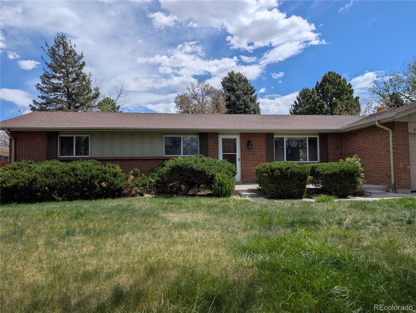 668 S Oakland Street, aurora MLS: 8198430 Beds: 3 Baths: 2 Price: $439,900