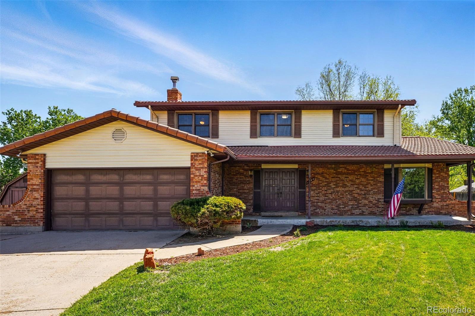 1354 S Macon Street, aurora MLS: 9481559 Beds: 5 Baths: 4 Price: $599,900