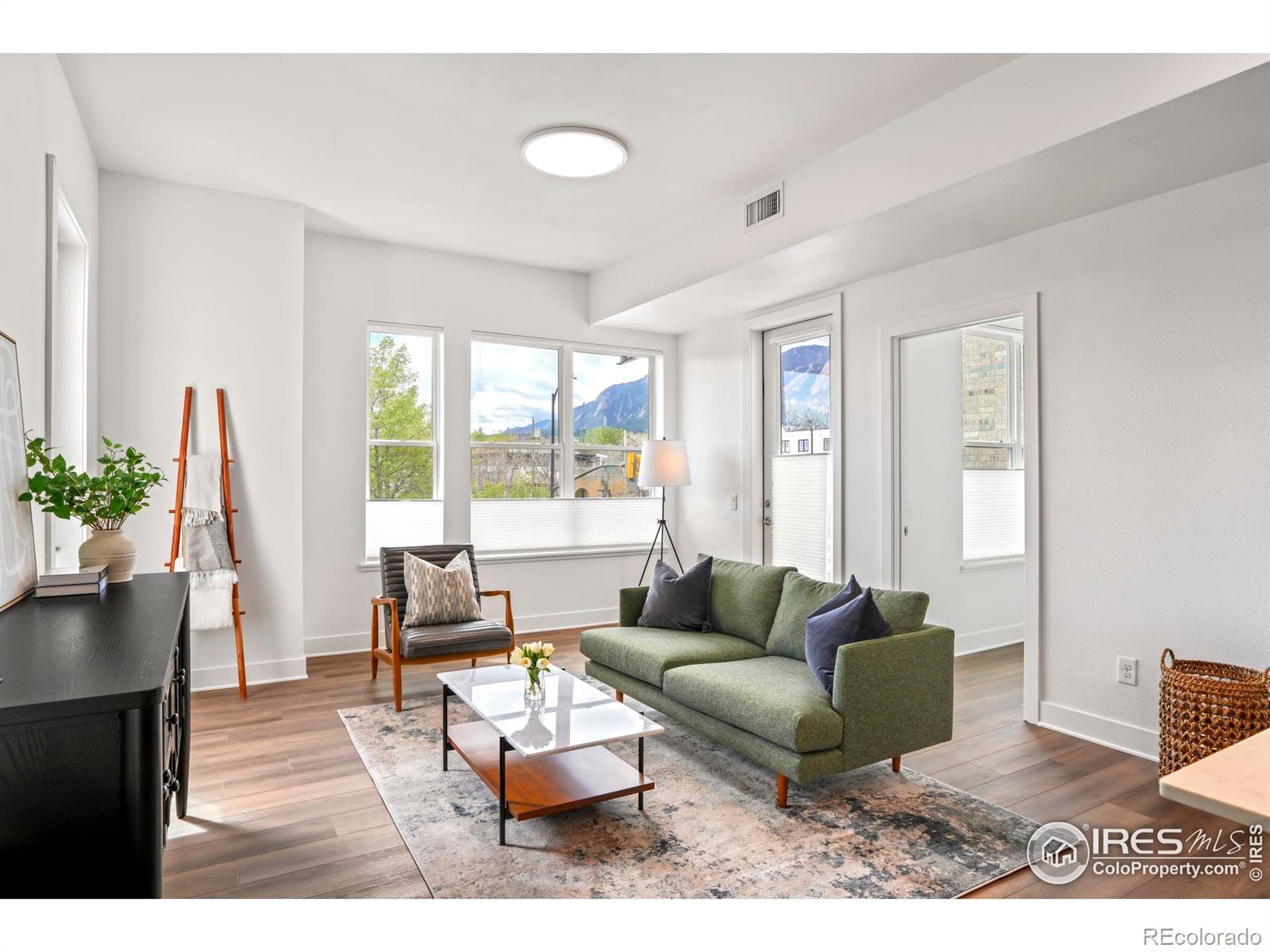 1707  Walnut Street, boulder MLS: 4567891033238 Beds: 2 Baths: 2 Price: $975,000