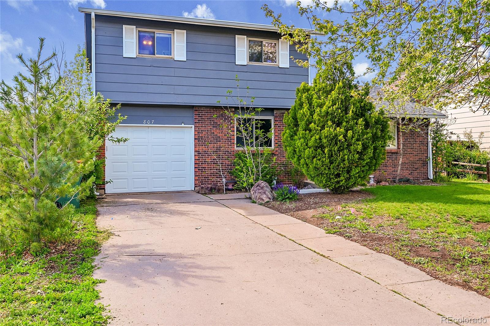 807  Mobile Street, aurora MLS: 1987722 Beds: 3 Baths: 2 Price: $445,000