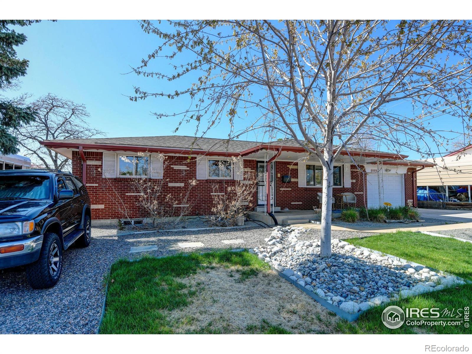 8089  Greenwood Boulevard, denver MLS: 4567891033319 Beds: 5 Baths: 2 Price: $490,000