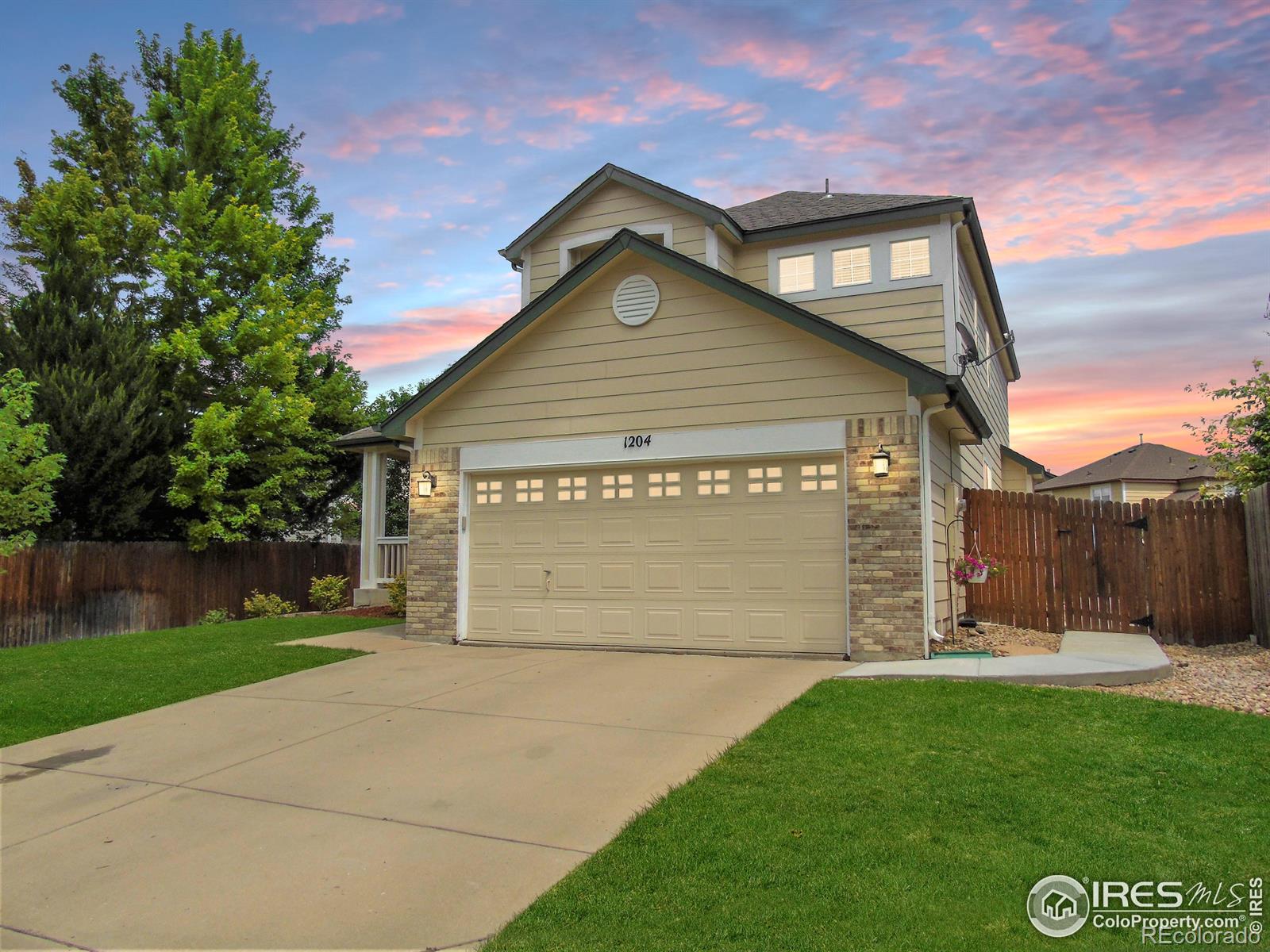 1204  Ptarmigan Drive, longmont MLS: 4567891033352 Beds: 5 Baths: 3 Price: $600,000