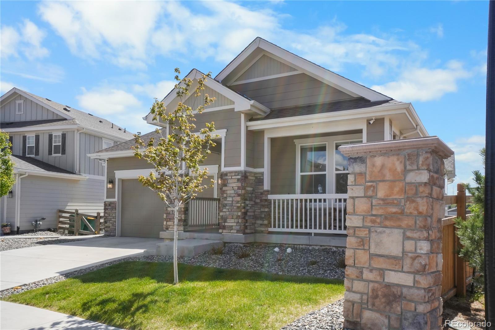 21102 E Stanford Drive, aurora MLS: 9833575 Beds: 4 Baths: 3 Price: $775,000