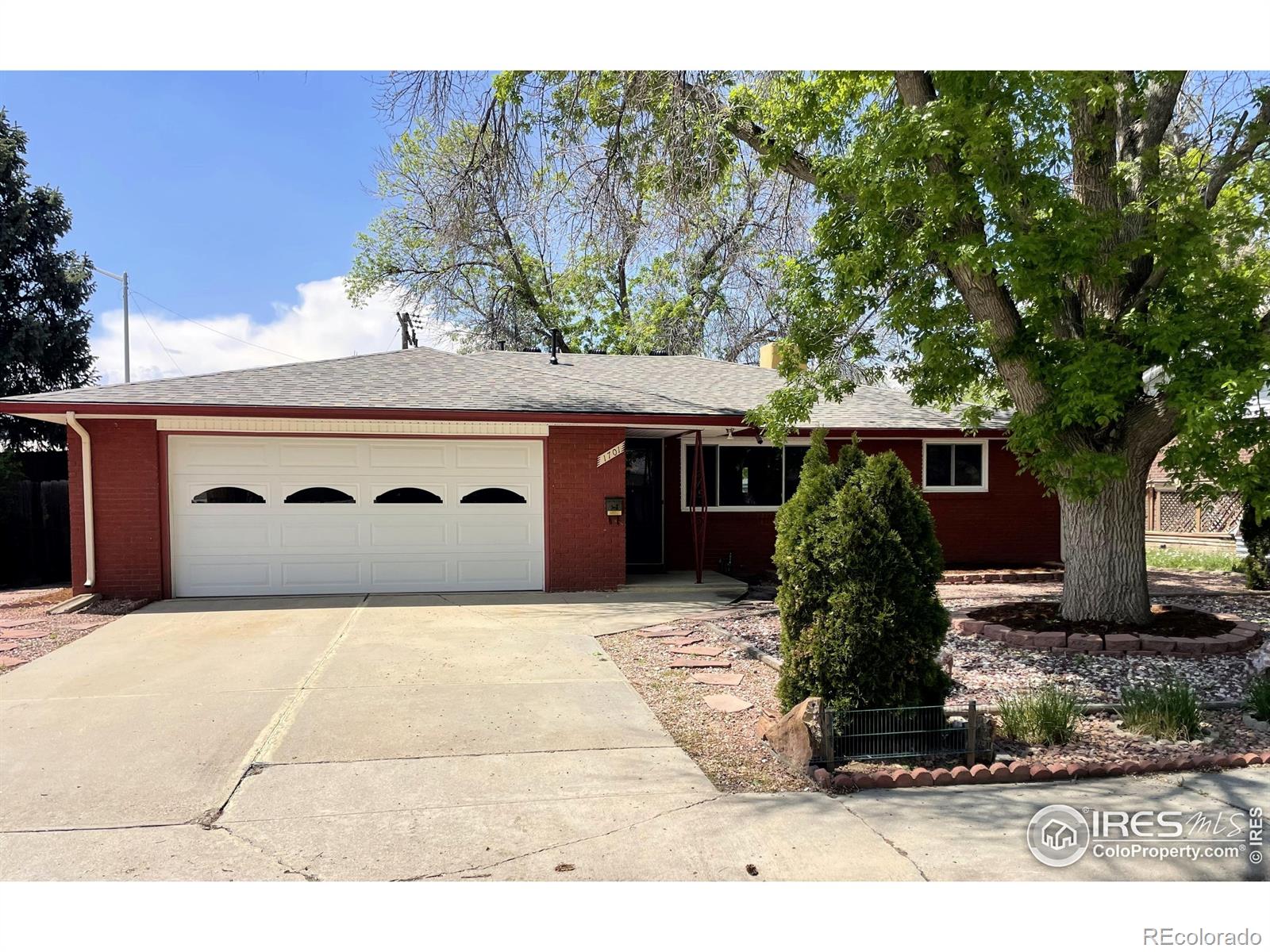 1701  Jewel Drive, longmont MLS: 4567891033638 Beds: 3 Baths: 2 Price: $425,000