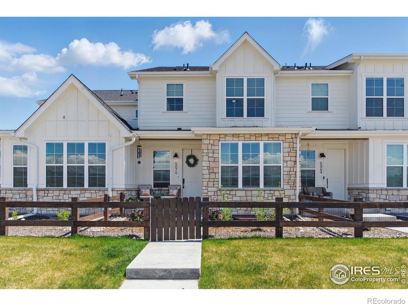 5076  Coolidge Avenue, loveland MLS: 4567891033688 Beds: 3 Baths: 3 Price: $500,000