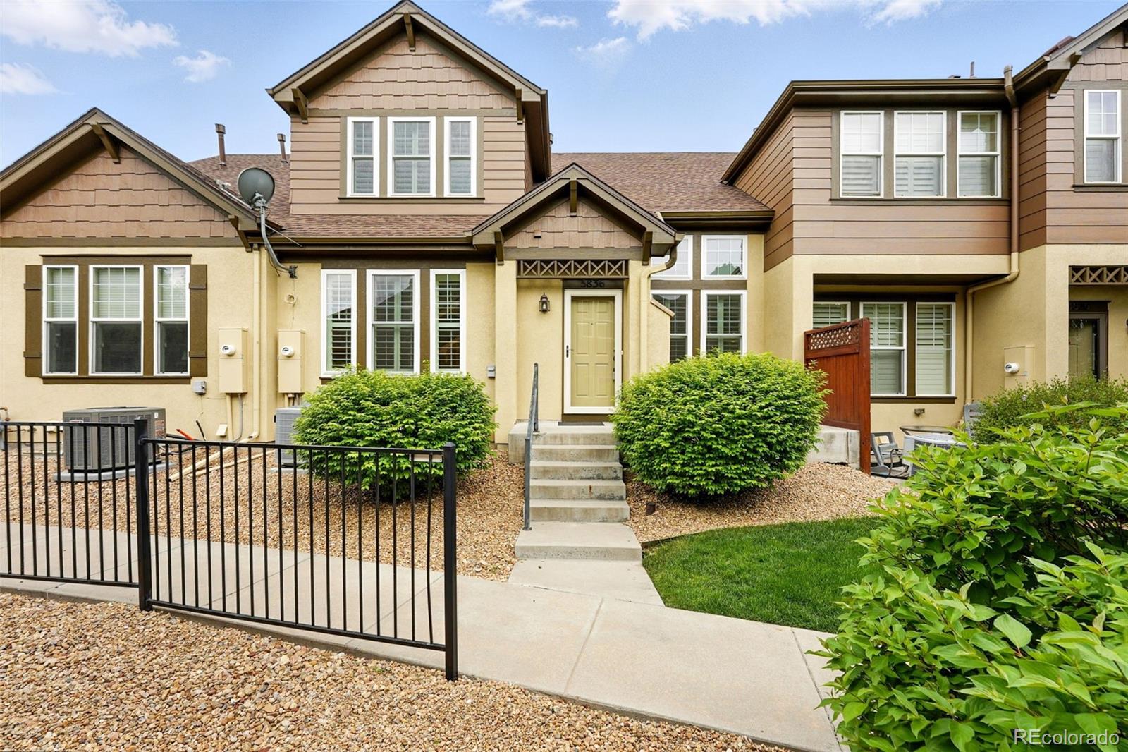 5836 S Vivian Way, littleton MLS: 8358843 Beds: 2 Baths: 3 Price: $585,000