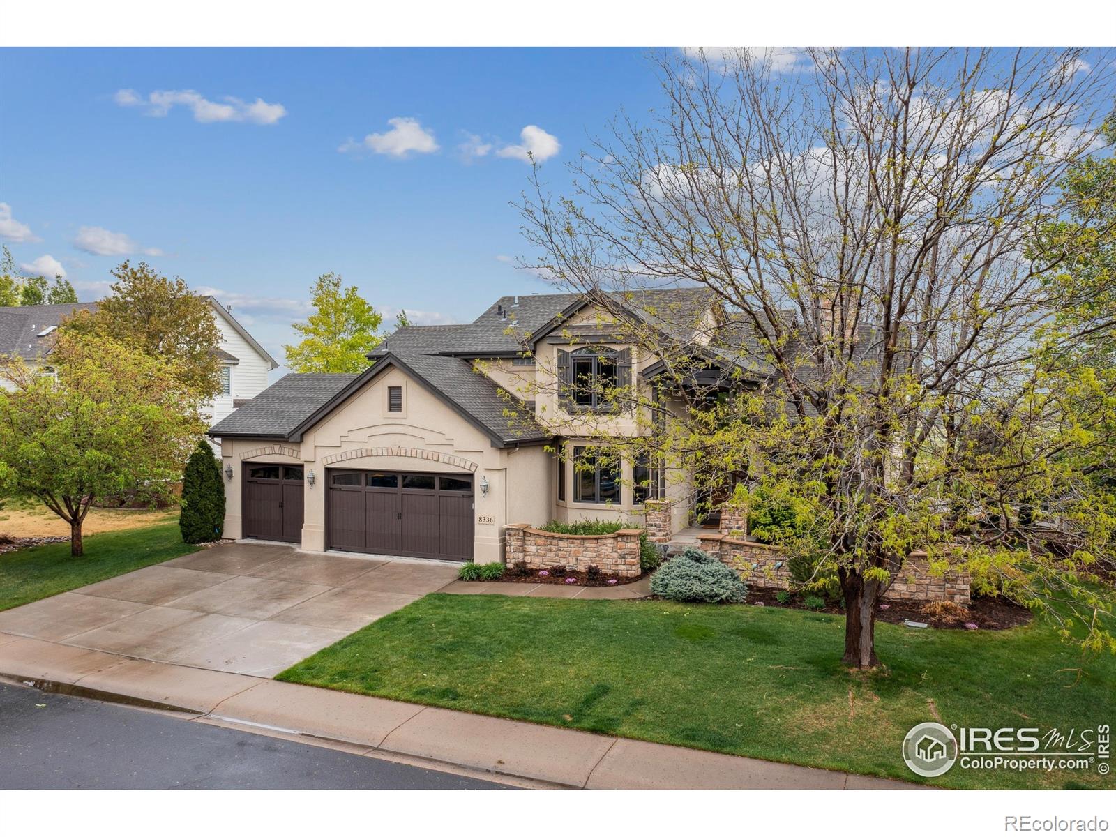 8336  Sand Dollar Drive, windsor MLS: 4567891033729 Beds: 5 Baths: 5 Price: $1,150,000
