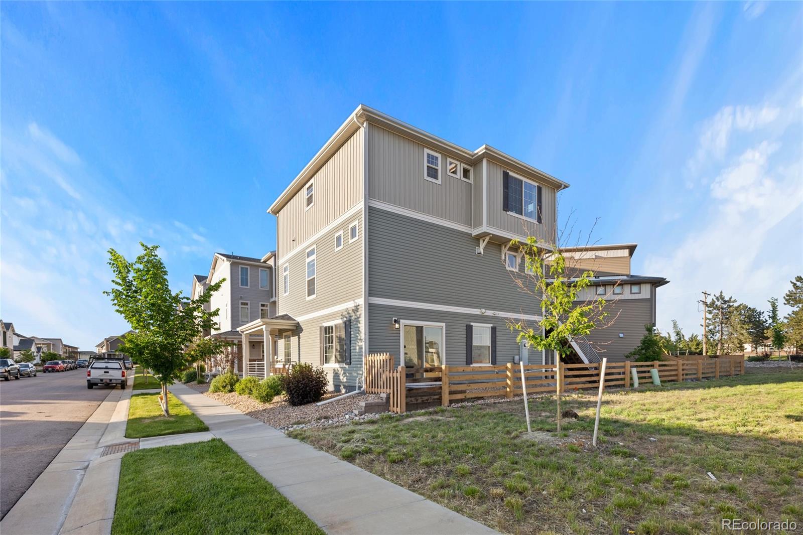 10200  Xanadu Street, commerce city MLS: 4887160 Beds: 3 Baths: 3 Price: $510,000