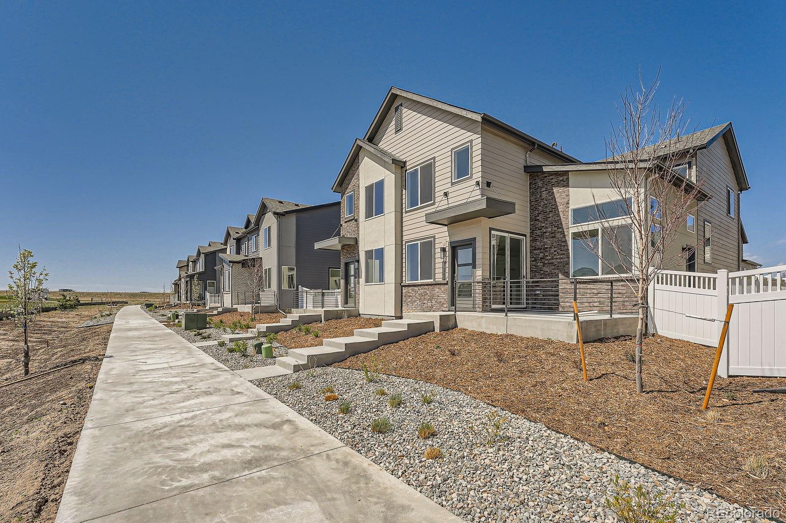 1224 S Algonquian Street, aurora MLS: 9963597 Beds: 3 Baths: 3 Price: $457,990