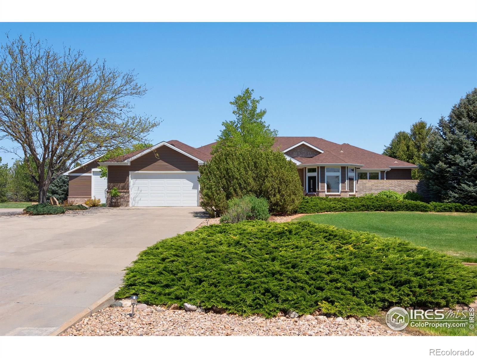 335 N Shore Circle, windsor MLS: 4567891033881 Beds: 5 Baths: 3 Price: $1,450,000