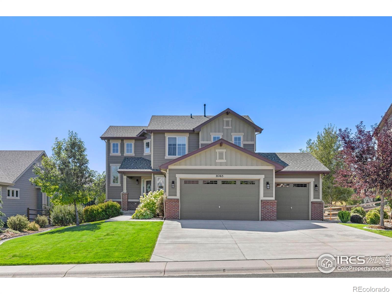 8265  Blackwood Drive, windsor MLS: 4567891033935 Beds: 4 Baths: 4 Price: $800,000