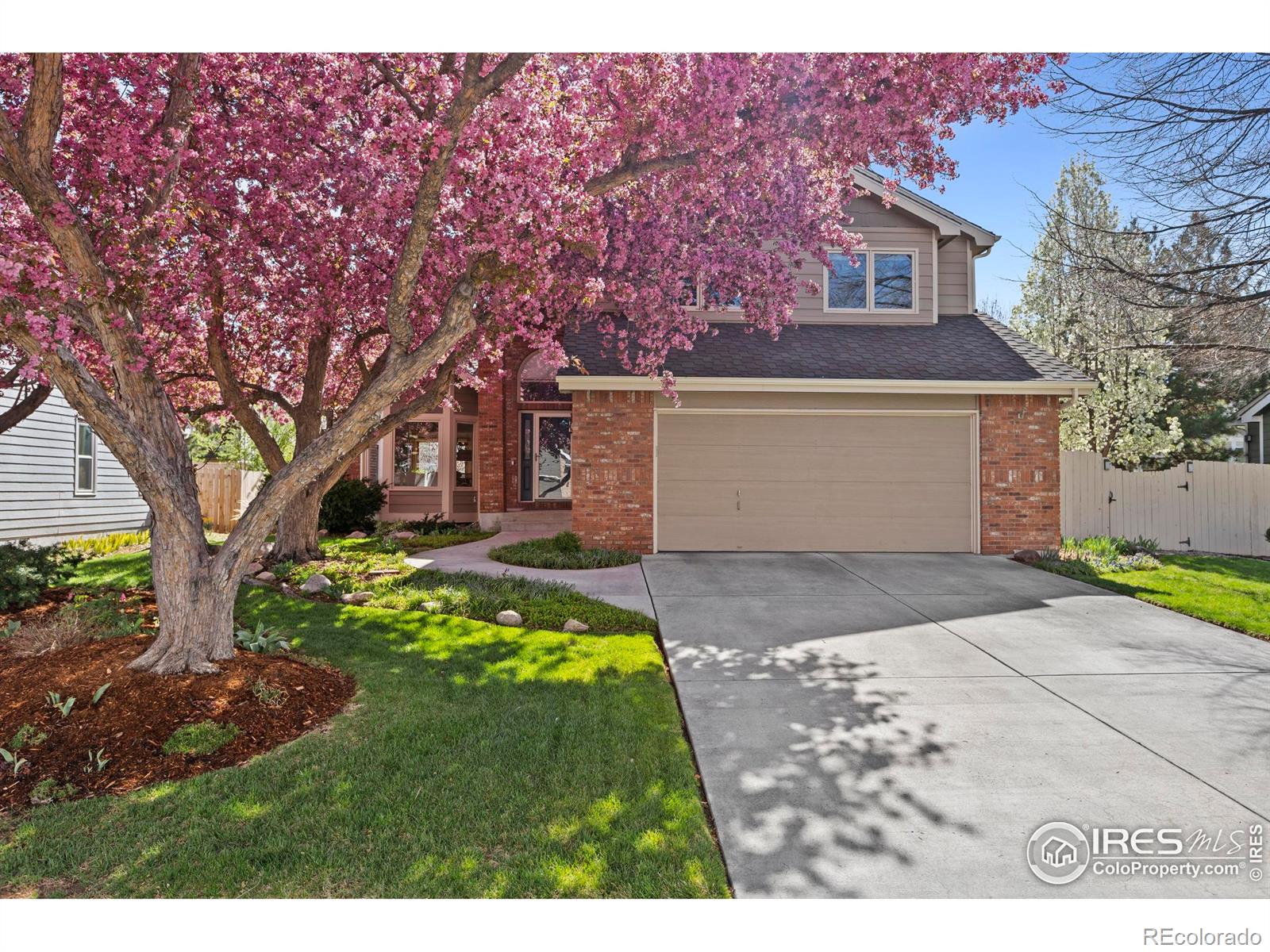 3712  Rochdale Drive, fort collins MLS: 4567891033966 Beds: 5 Baths: 4 Price: $775,000