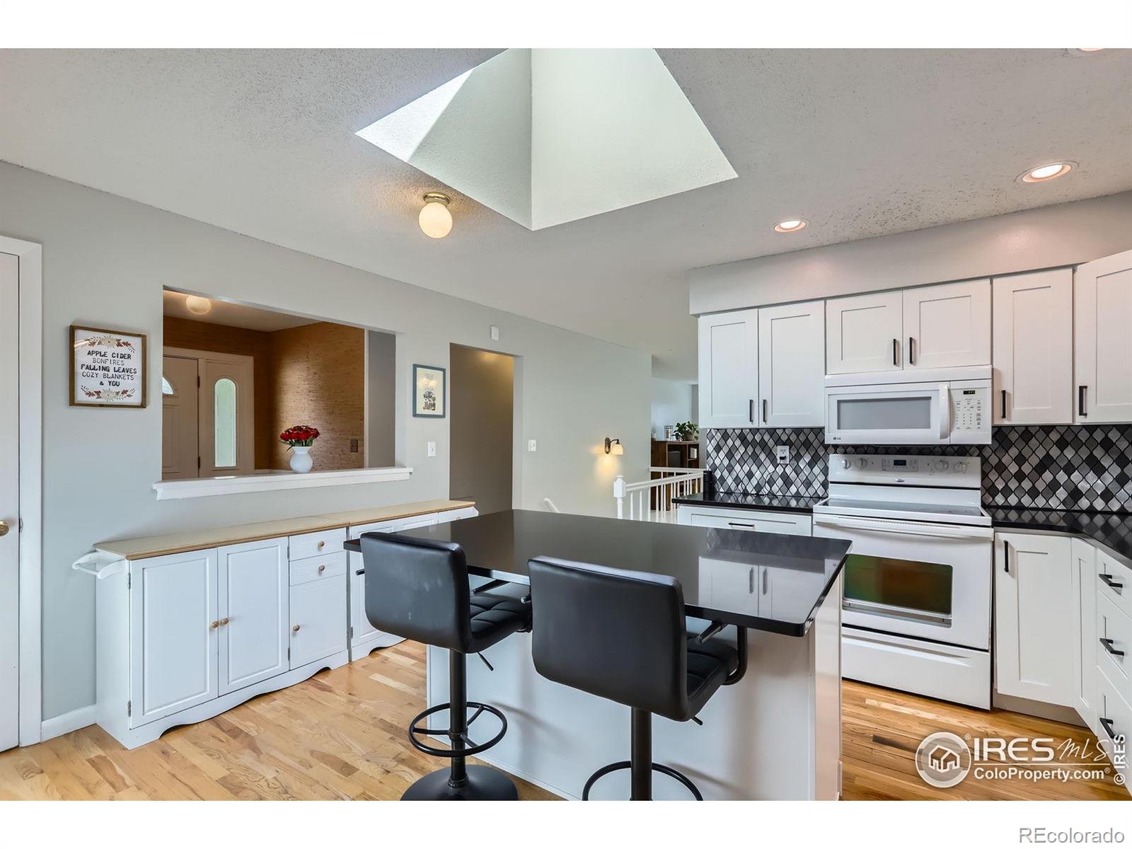 1823  26th Ave Ct, greeley MLS: 4567891033985 Beds: 5 Baths: 2 Price: $470,000