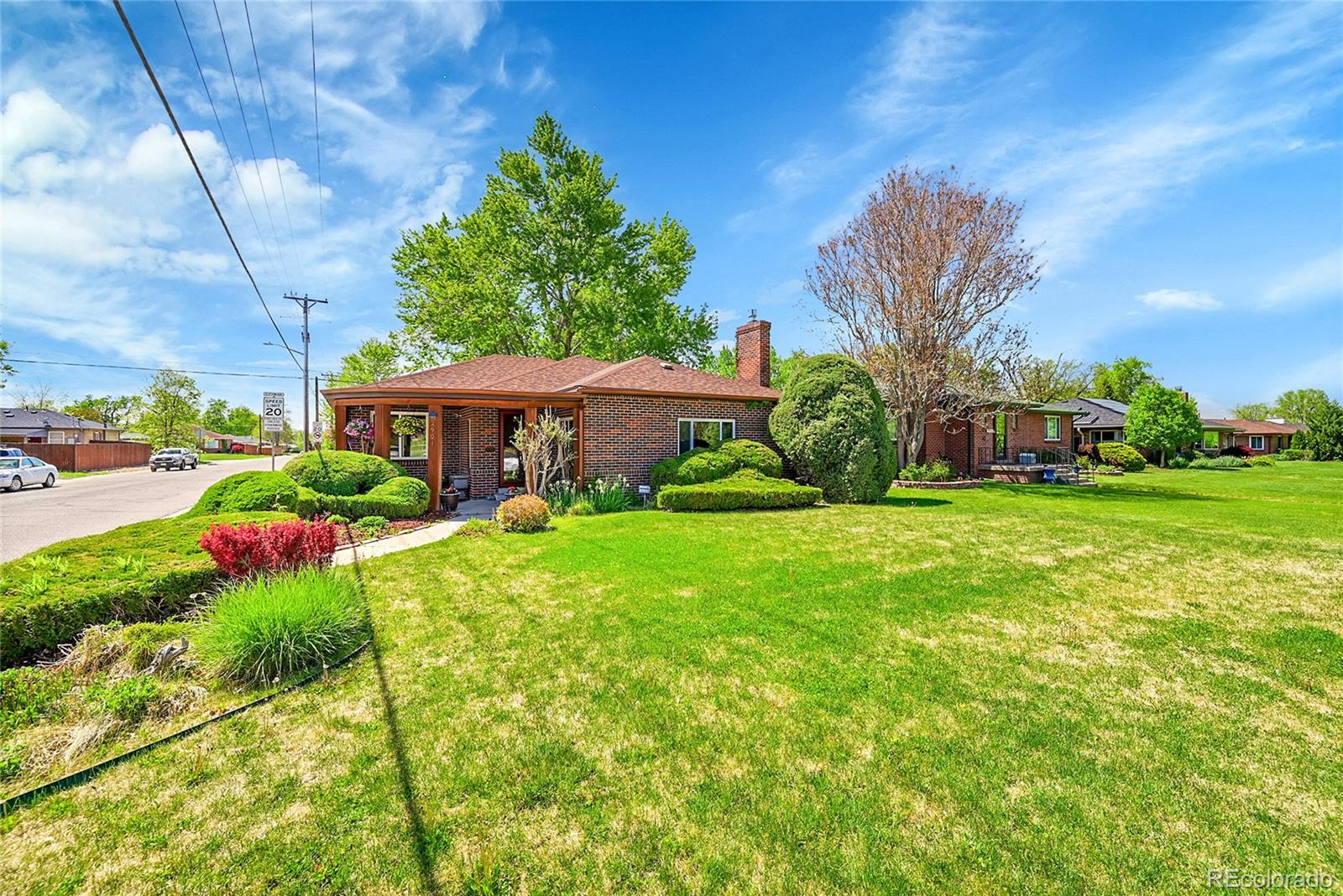 2901  Monaco Parkway, denver MLS: 4621286 Beds: 3 Baths: 3 Price: $849,900
