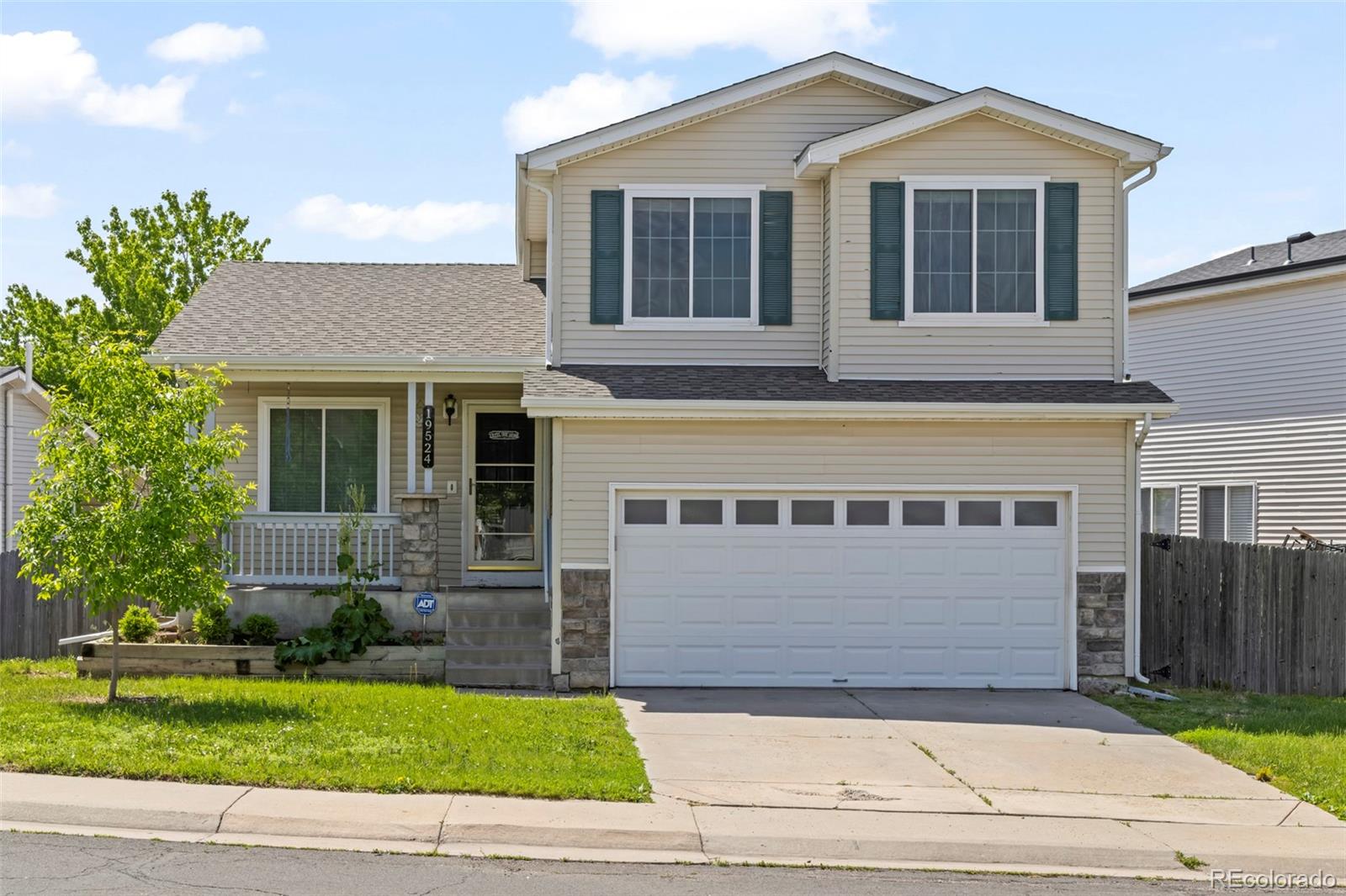 19524  Montview Drive, aurora MLS: 4288275 Beds: 3 Baths: 3 Price: $485,000