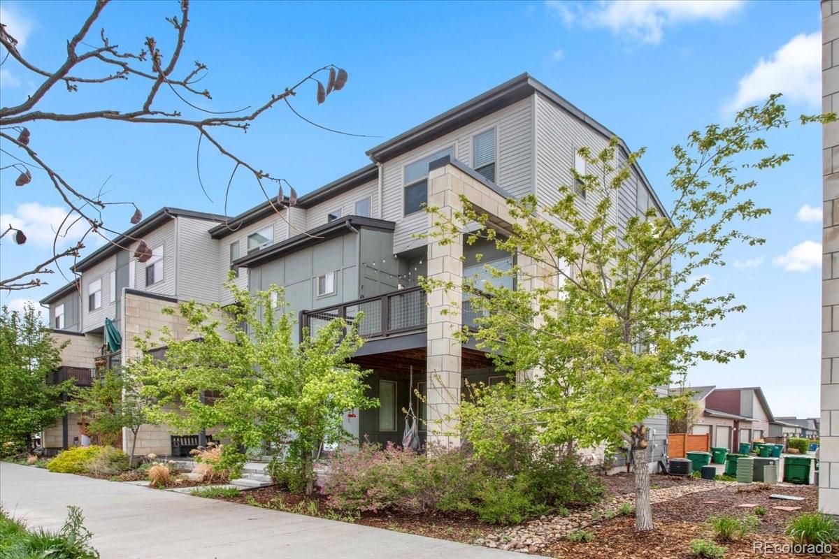 2521  Moline Street , Aurora  MLS: 1655753 Beds: 2 Baths: 3 Price: $535,000