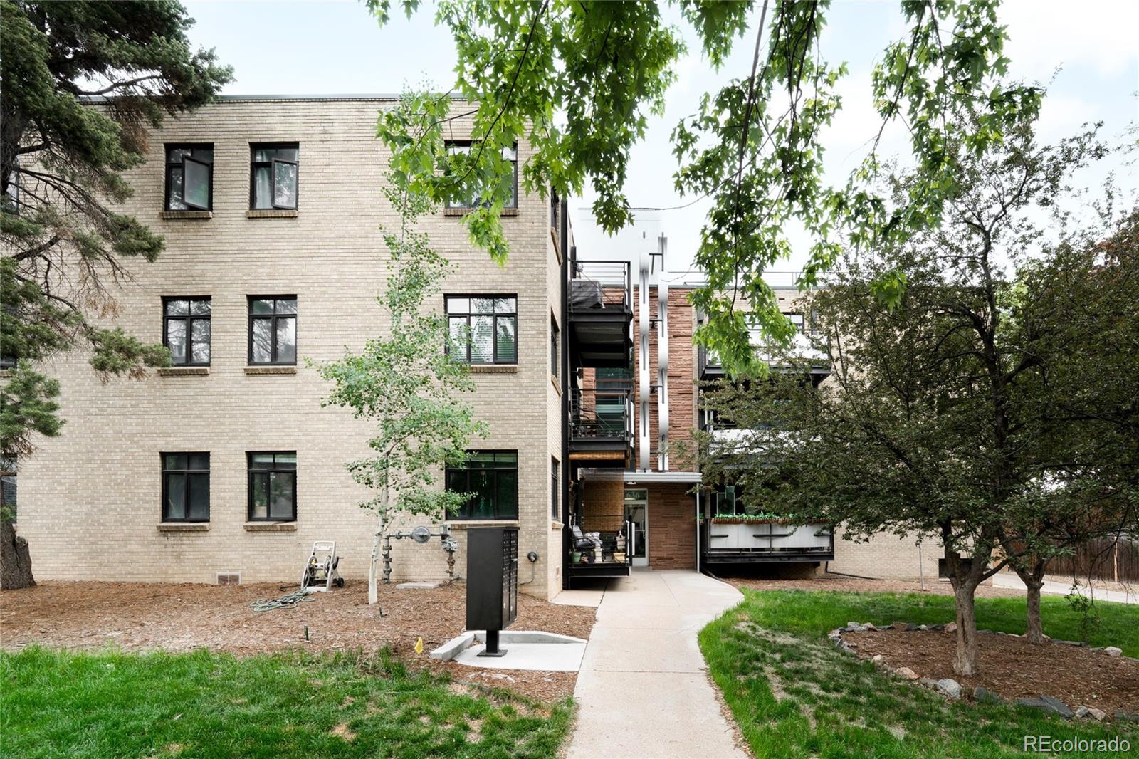 636 N Washington Street 301, Denver  MLS: 3371461 Beds: 2 Baths: 1 Price: $379,000